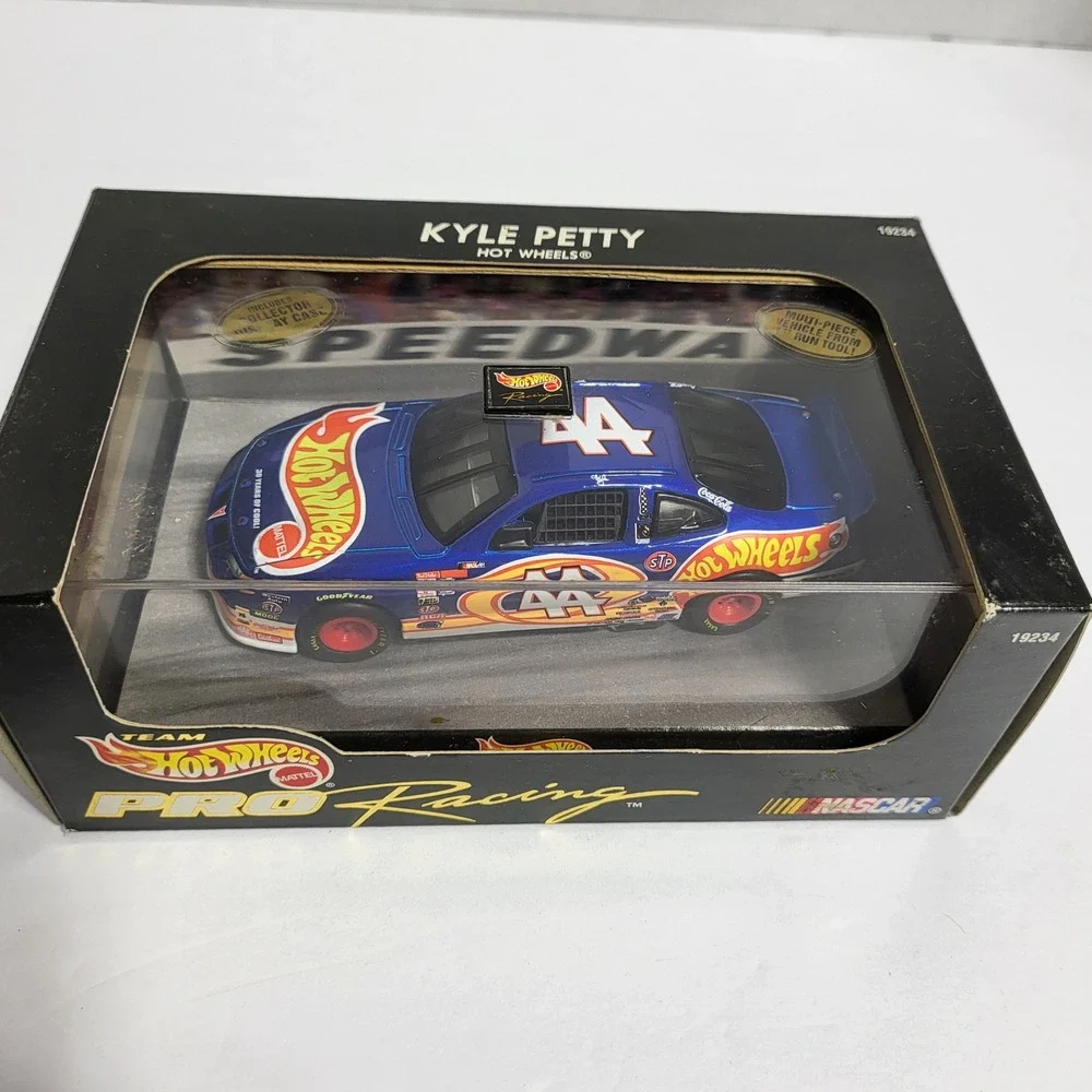 Hot Wheels Pro Racing Kyle Petty 44‎ Diecast Car Display Box NASCAR Collectible